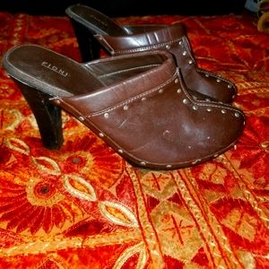 Heeled clogs